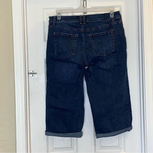 M Jeans by Maurice’s Mid-Rise Rolled Cuff Cropped Jeans Size 14W - Picture 2 of 9